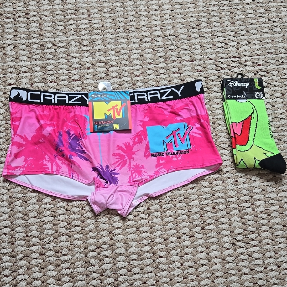 MTV Large Boyshorts Underwear with Disney Kermit the Frog Socks Bundle Set